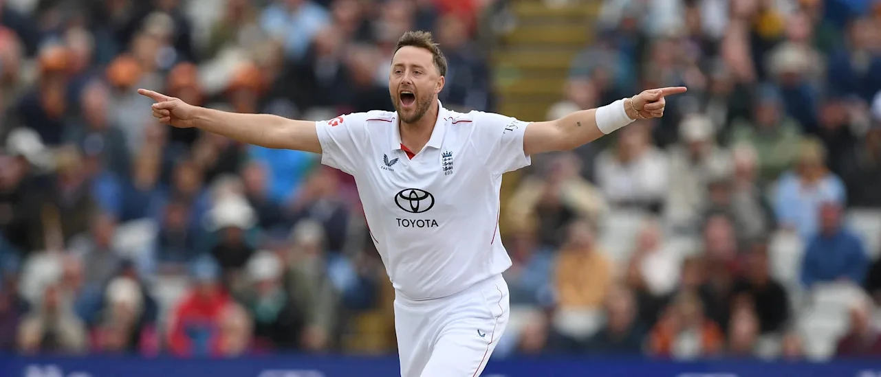 England celebrate a dismissal during the third Test.